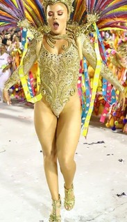 Luísa Sonza feet photo thumbnail