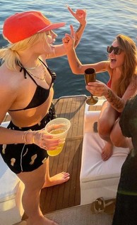 Luísa Sonza feet photo thumbnail