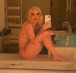 Luísa Sonza feet photo thumbnail