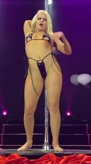Luísa Sonza feet photo thumbnail