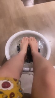 Luísa Sonza feet photo thumbnail