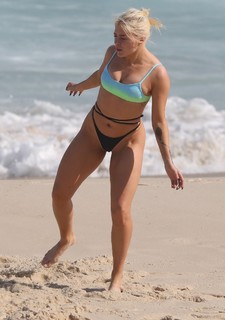 Luísa Sonza feet photo thumbnail