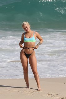 Luísa Sonza feet photo thumbnail