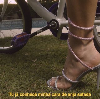 Luísa Sonza feet photo thumbnail
