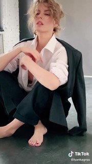 Lyanka Gryu feet photo 2