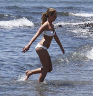 Lydia Bright feet photo 5
