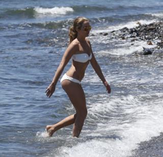 Lydia Bright feet photo 4