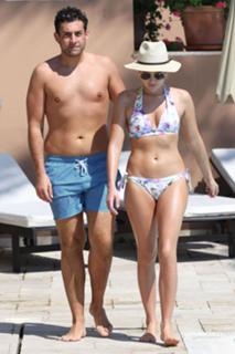 Lydia Bright feet photo 2