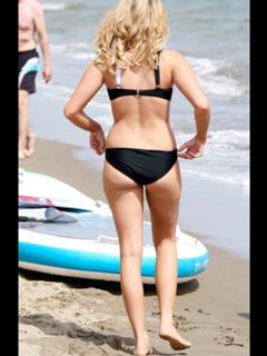Lydia Bright feet photo 1