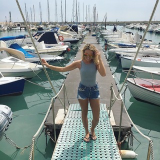 Lydia Bright feet photo 3