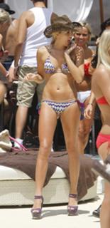 Lydia Bright feet photo 1