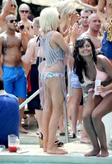 Lydia Bright feet photo 9