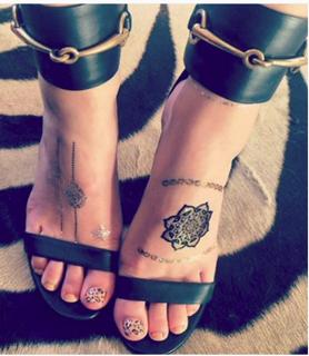 Lydia Hull feet photo 17
