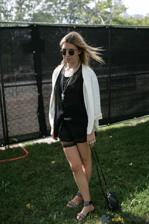 Lykke Li feet photo 7