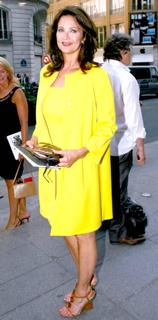 Lynda Carter feet photo thumbnail
