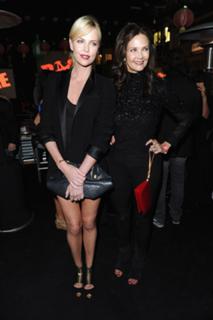 Lynda Carter feet photo thumbnail