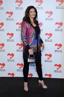 Lynda Carter feet photo thumbnail