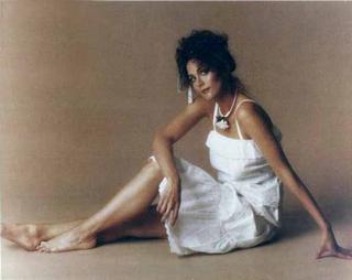 Lynda Carter feet photo thumbnail