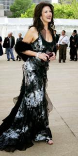 Lynda Carter feet photo thumbnail