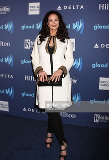 Lynda Carter feet photo thumbnail