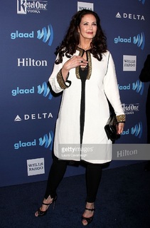 Lynda Carter feet photo thumbnail