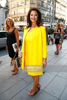 Lynda Carter feet photo thumbnail