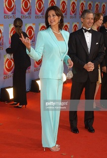 Lynda Carter feet photo thumbnail