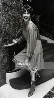 Lynda Carter feet photo thumbnail
