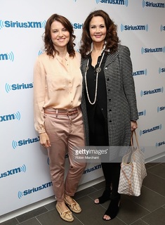 Lynda Carter feet photo thumbnail