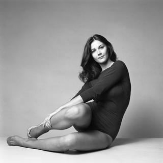 Lynda Carter feet photo thumbnail