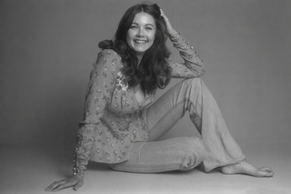 Lynda Carter feet photo thumbnail