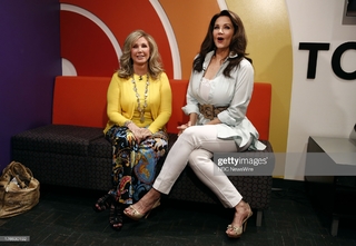 Lynda Carter feet photo thumbnail