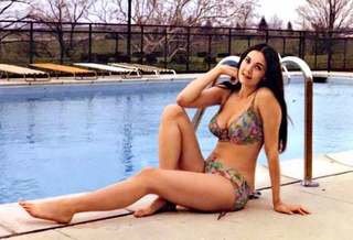 Lynda Carter feet photo thumbnail