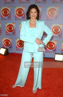 Lynda Carter feet photo thumbnail