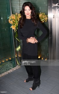 Lynda Carter feet photo thumbnail
