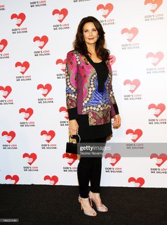Lynda Carter feet photo thumbnail