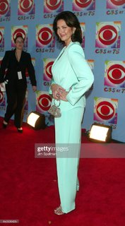 Lynda Carter feet photo thumbnail