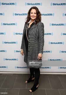 Lynda Carter feet photo thumbnail