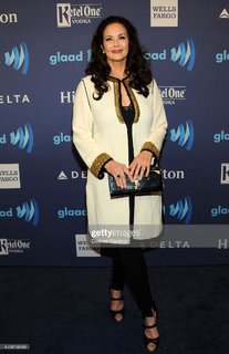 Lynda Carter feet photo thumbnail