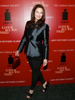 Lynda Carter feet photo thumbnail