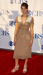 Lyndsy Fonseca feet photo thumbnail