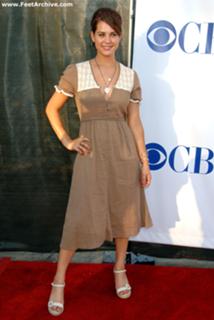 Lyndsy Fonseca feet photo thumbnail