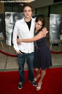 Lyndsy Fonseca feet photo thumbnail