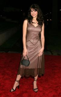Lyndsy Fonseca feet photo thumbnail