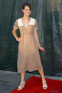 Lyndsy Fonseca feet photo thumbnail