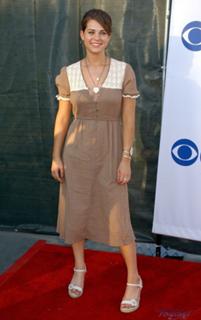 Lyndsy Fonseca feet photo thumbnail