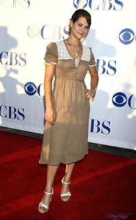Lyndsy Fonseca feet photo thumbnail