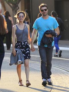 Lyndsy Fonseca feet photo thumbnail
