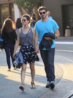 Lyndsy Fonseca feet photo thumbnail