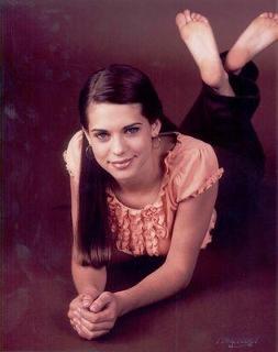 Lyndsy Fonseca feet photo thumbnail
